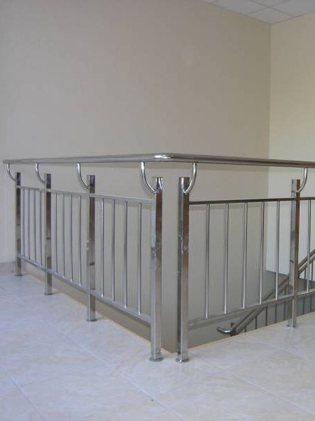 Перила из нержавеющей стали с боковым креплением поручня — изображение 5