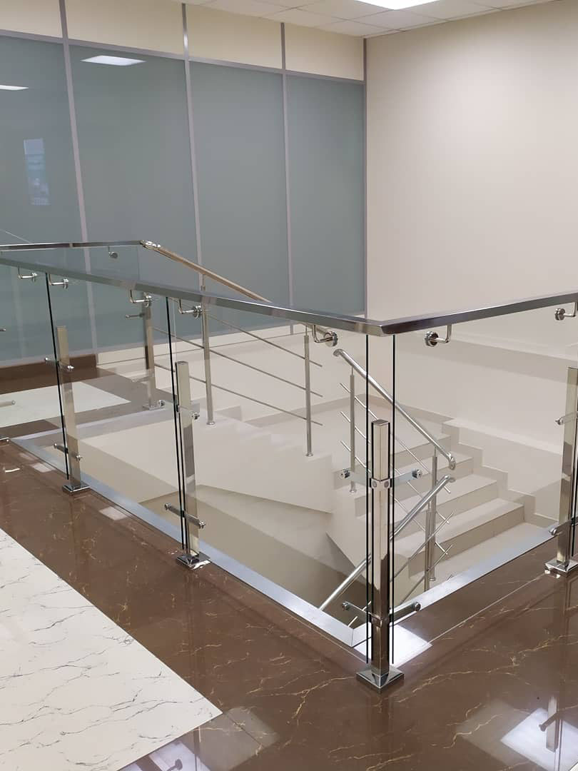 Перила из нержавеющей стали с боковым креплением поручня — изображение 4
