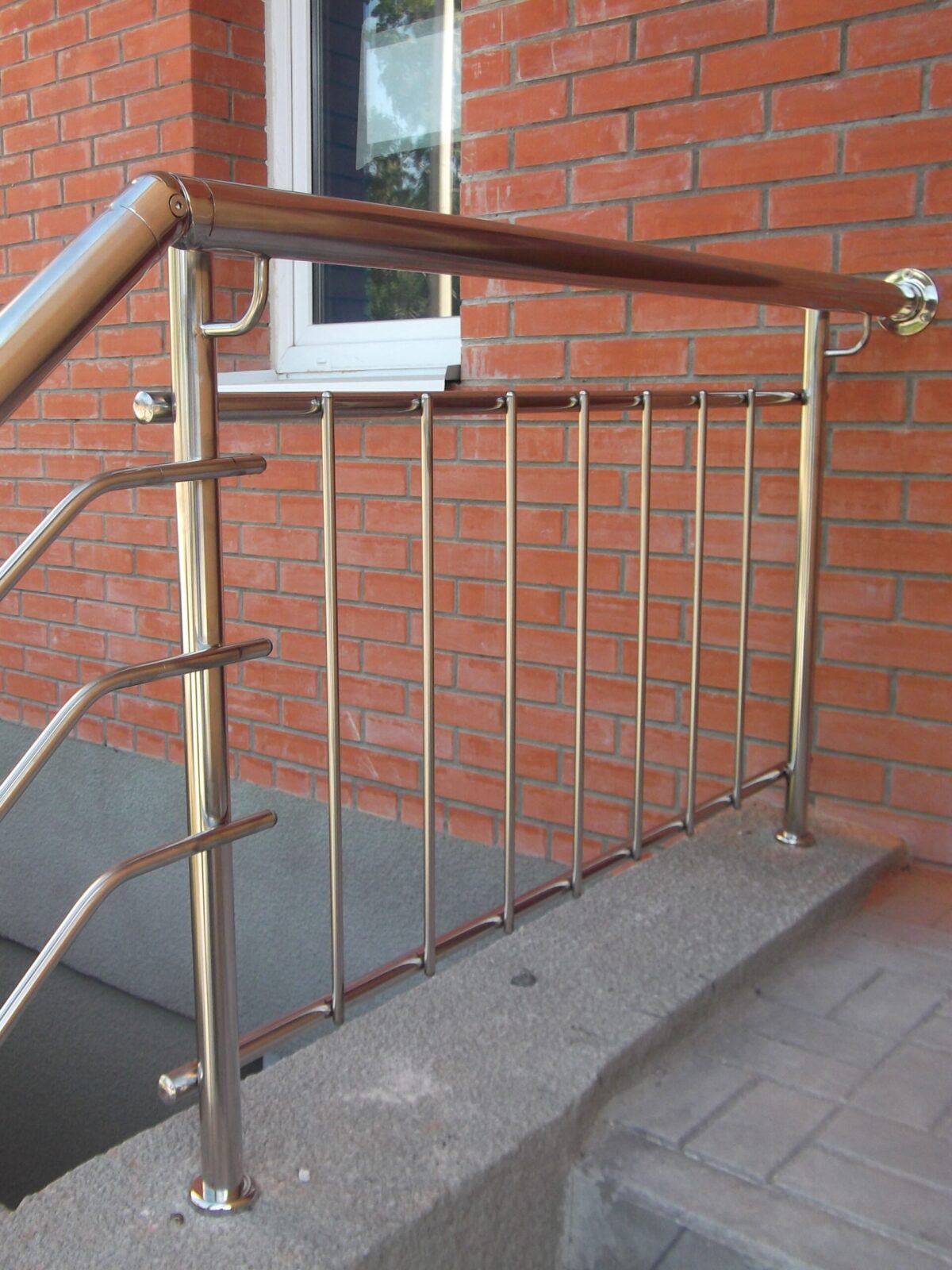 Перила из нержавеющей стали с боковым креплением поручня — изображение 6
