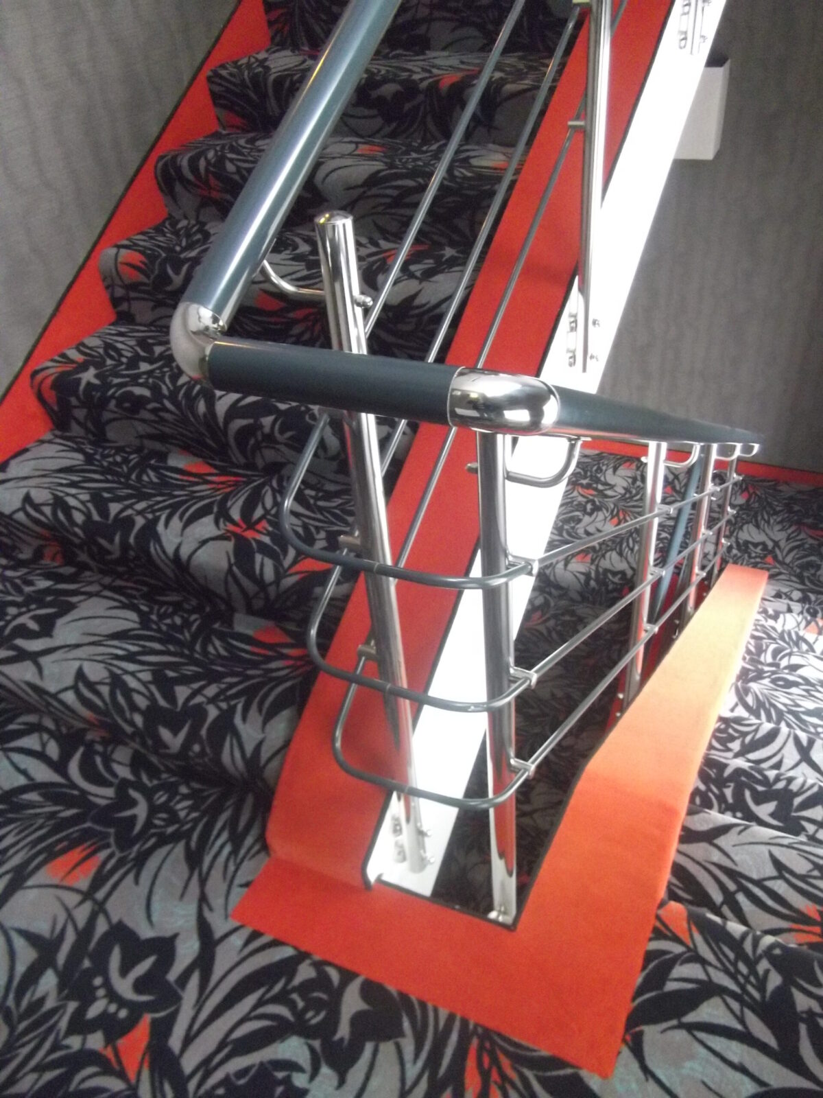 Перила из нержавеющей стали с боковым креплением поручня — изображение 8