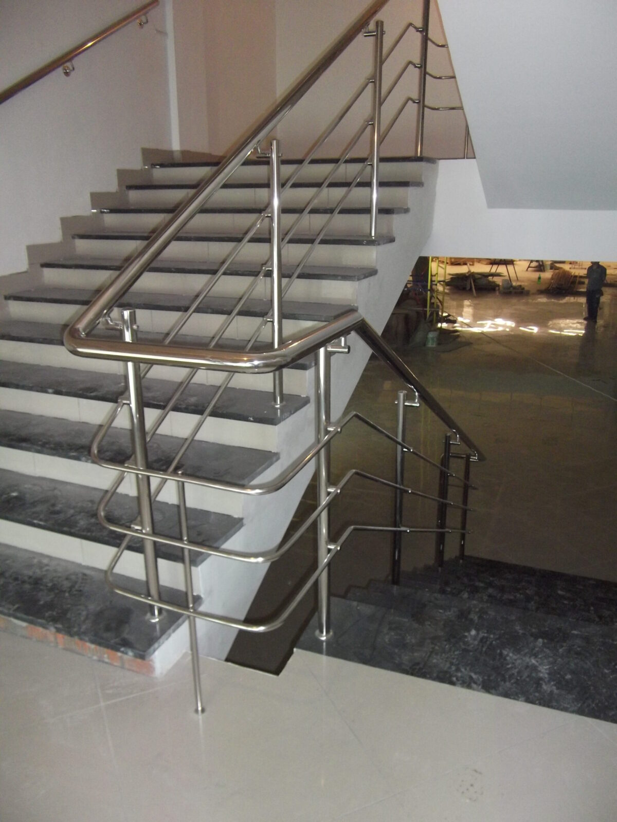 Перила из нержавеющей стали с боковым креплением поручня — изображение 9