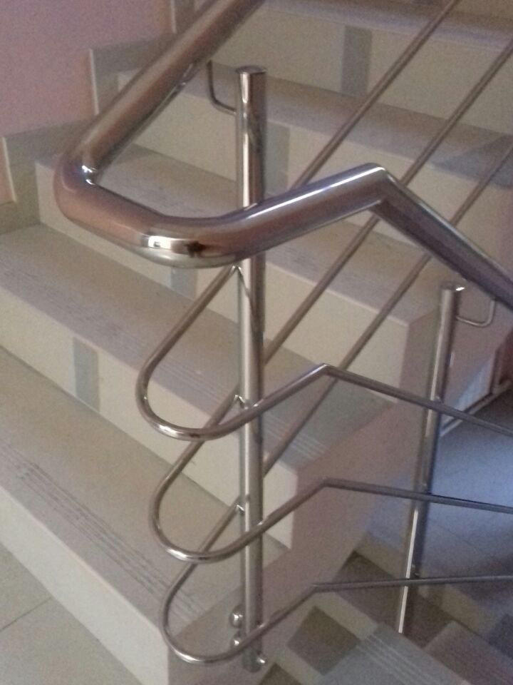 Перила из нержавеющей стали с боковым креплением поручня — изображение 12