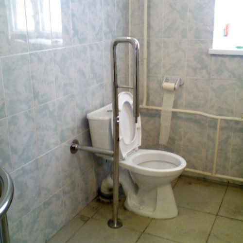 Zábradlí v koupelně a WC-1